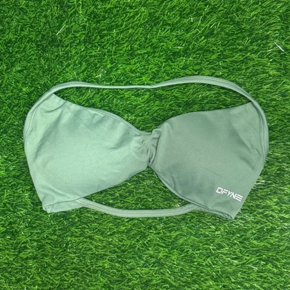 Dfyne Other - Dfyne impact strappy bra pistachio green small